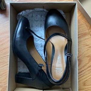 Clarks heels size 7.5 M
